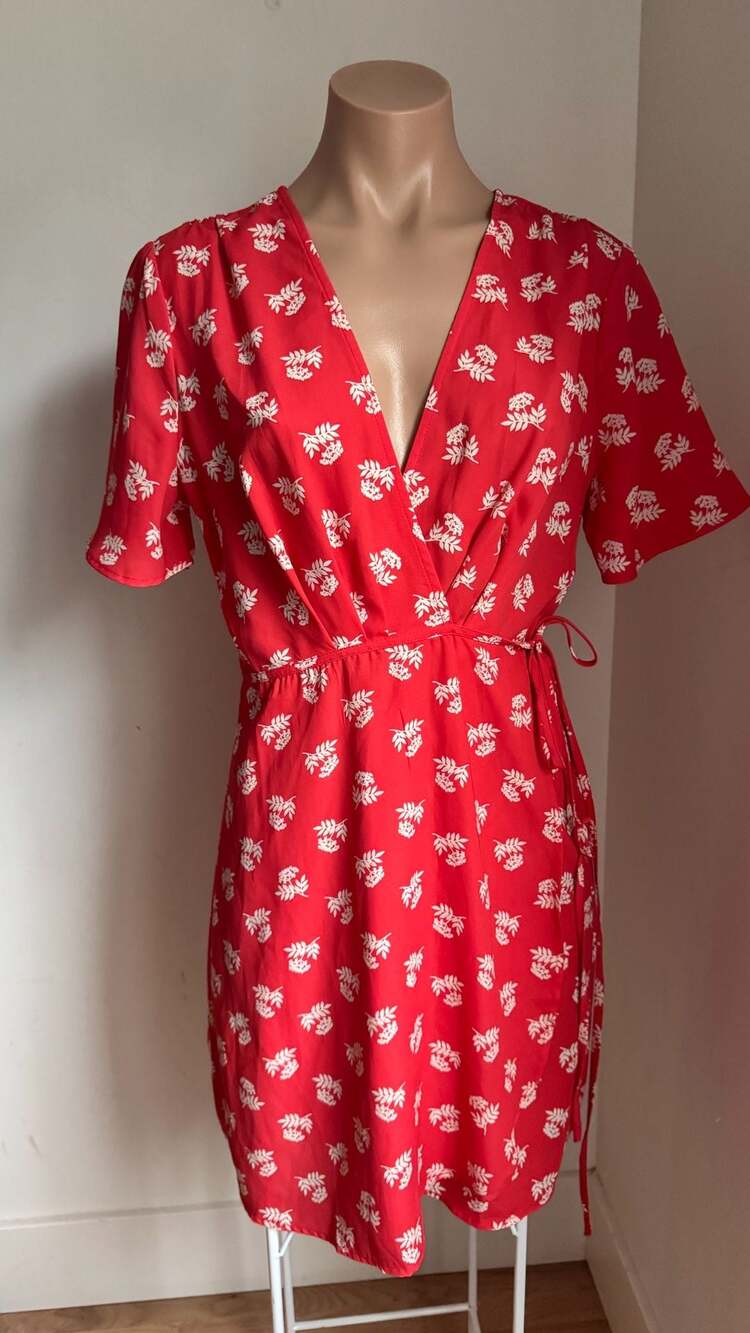 Dress Forum Floral Wrap Dress Size L Red White Short Sleeve Mini
